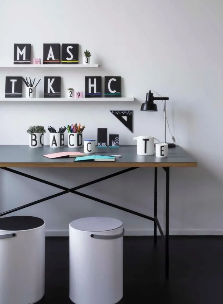 Design Letters Arne Jacobsen porslinsmugg, vit, A-Z