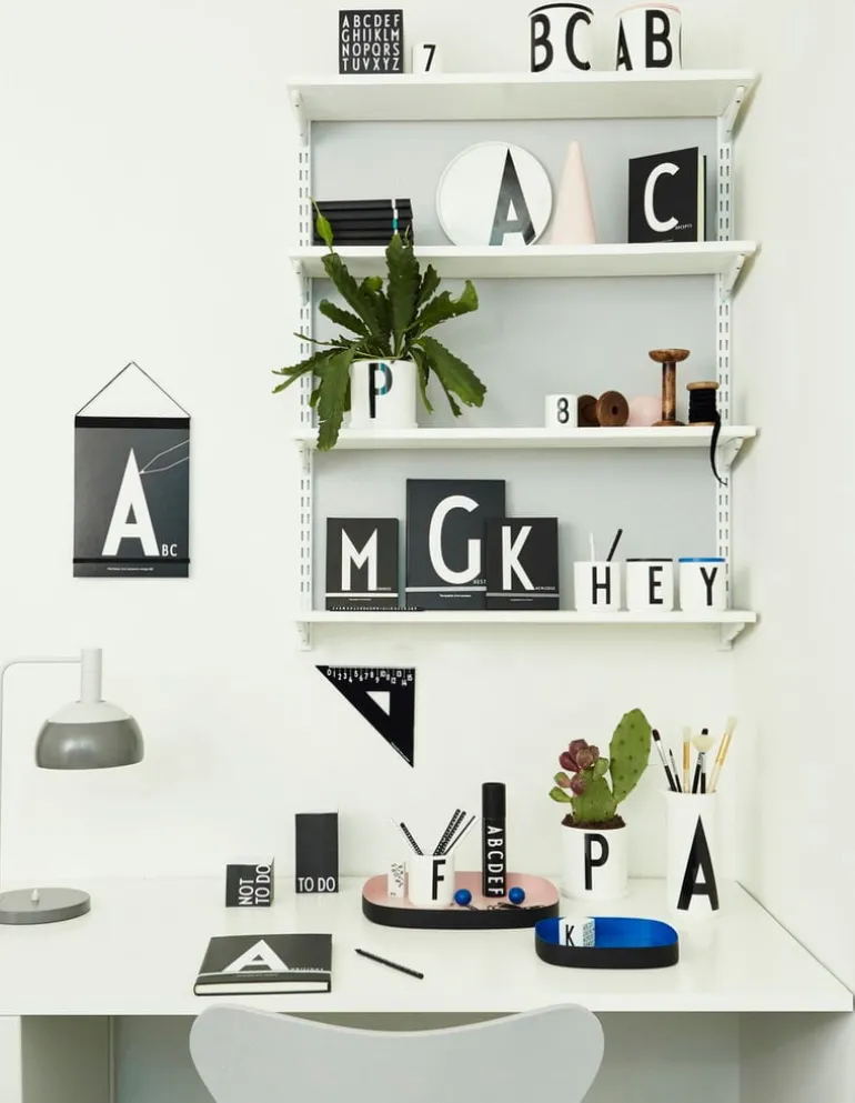 Design Letters Arne Jacobsen porslinsmugg, vit, A-Z