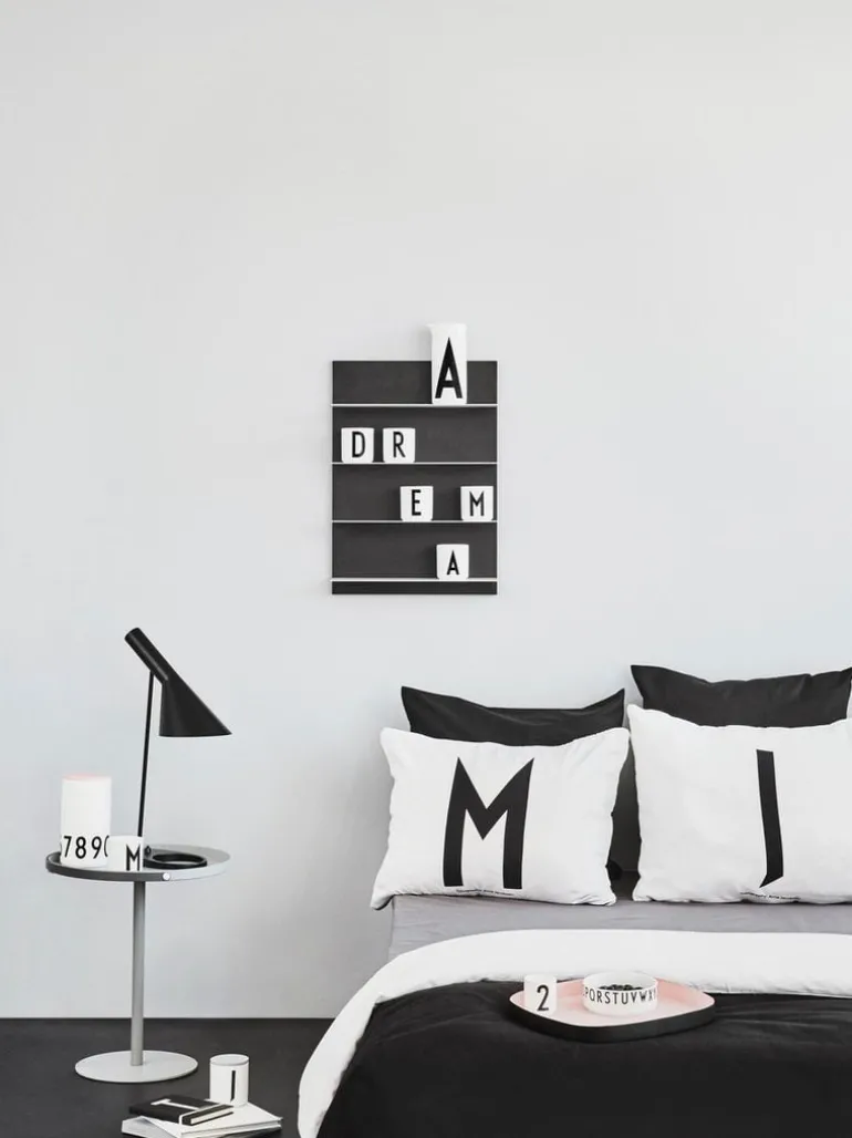 Design Letters Arne Jacobsen porslinsmugg, vit, A-Z