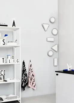 Design Letters Arne Jacobsen porslinsmugg, vit, A-Z