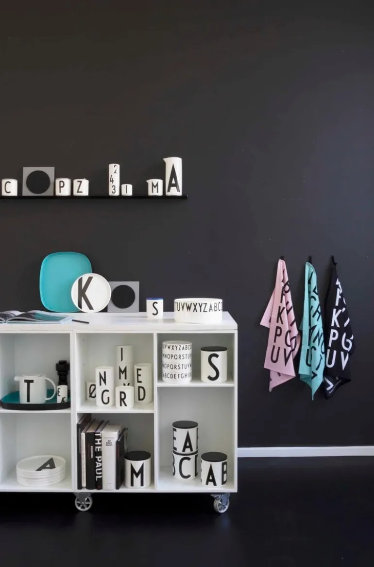 Design Letters Arne Jacobsen porslinsmugg, vit, A-Z