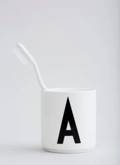 Design Letters Arne Jacobsen porslinsmugg, vit, A-Z