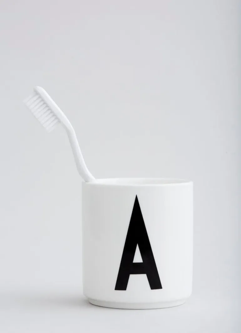 Design Letters Arne Jacobsen porslinsmugg, vit, A-Z