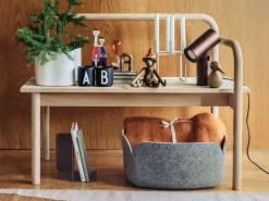 Design Letters Arne Jacobsen porslinsmugg, svart, A-Z