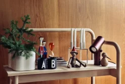 Design Letters Arne Jacobsen porslinsmugg, svart, A-Z