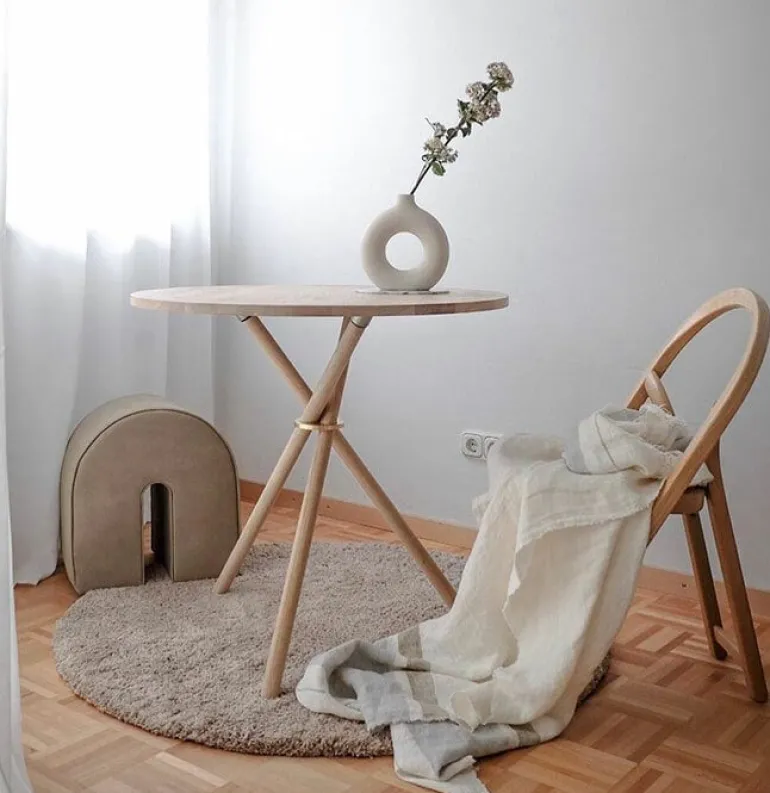 Eberhart Furniture Aldric matbord, 80 cm, ljus ek