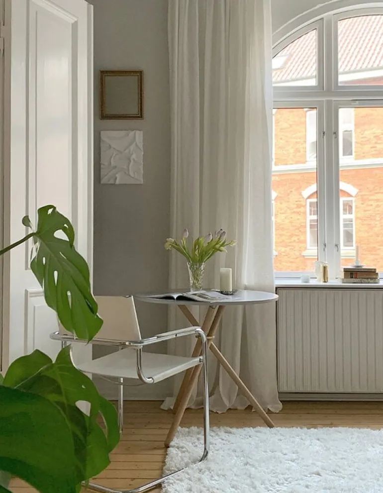 Eberhart Furniture Aldric cafébord, 80 cm, ljus betong - ljus ek