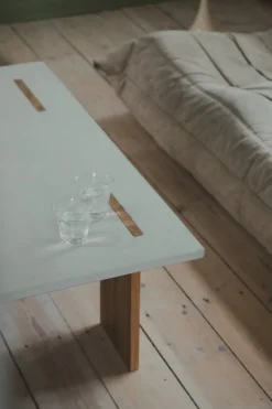 Eberhart Furniture Arnold soffbord, ljus betong - ljus ek