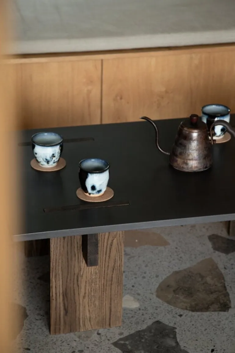 Eberhart Furniture Arnold soffbord, mörk betong - mörk ek