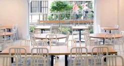 Emeco 111 Navy-stol, snö