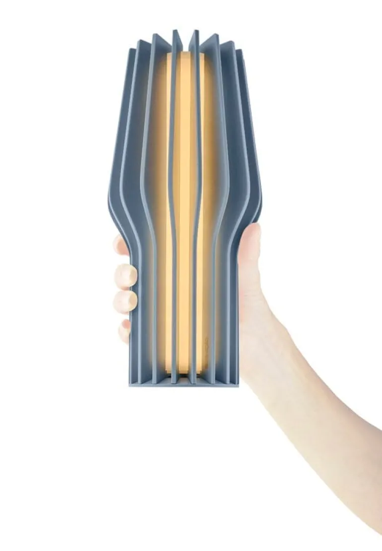Eva Solo Radiant bärbar bordslampa, mattblå
