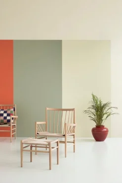 FDB Møbler J82 loungestol, lackerad ek