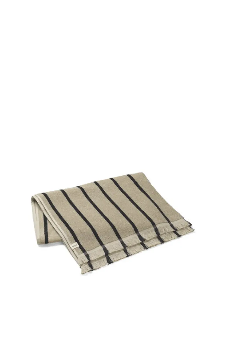 ferm LIVING Alee badlakan, 100 x 150 cm, sand - svart