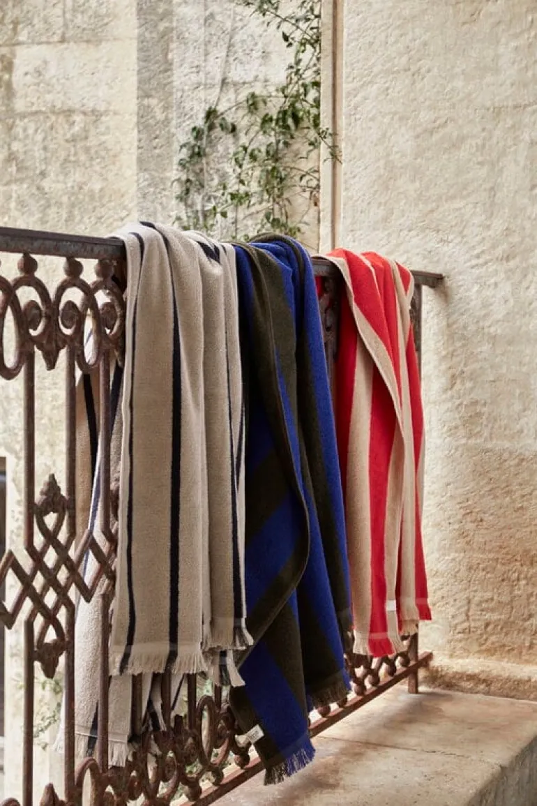 ferm LIVING Alee badlakan, 100 x 150 cm, sand - svart