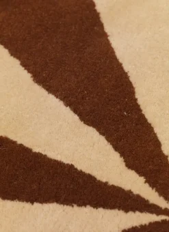 ferm LIVING Arch tuftad matta, stor, mörk tegel - offwhite