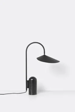 ferm LIVING Arum bordslampa, svart