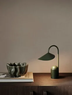 ferm LIVING Arum bärbar lampa, gräsgrön