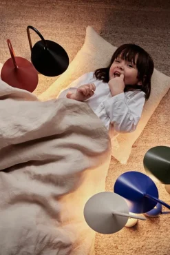 ferm LIVING Arum bärbar lampa, klarblå