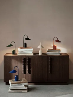 ferm LIVING Arum bärbar lampa, klarblå