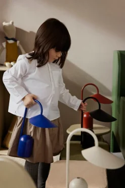 ferm LIVING Arum bärbar lampa, oxidröd