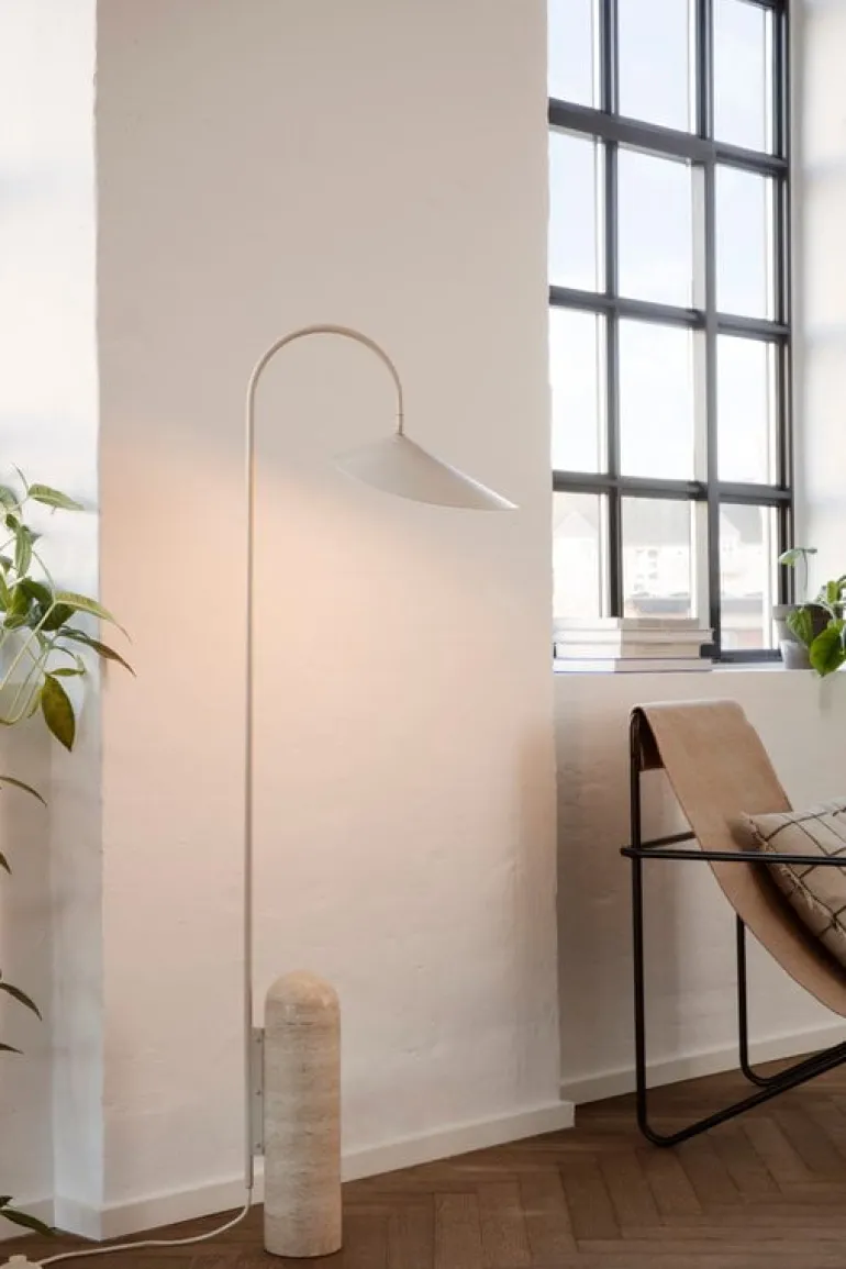 ferm LIVING Arum golvlampa, cashmere
