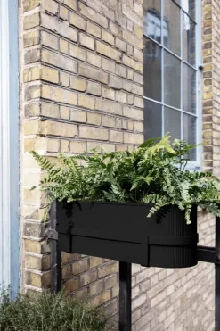 ferm LIVING Bau balkonglåda, svart