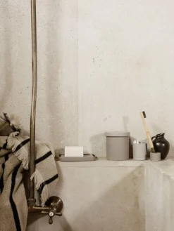 ferm LIVING Bon Accessories tandborstmugg, sand - svart