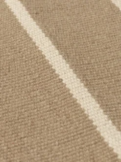 ferm LIVING Calm Kelim gångmatta, 80 x 200 cm, mörkt sandfärgad – naturvit