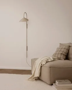 ferm LIVING Calm kudde, 50 x 50 cm, camel - svart