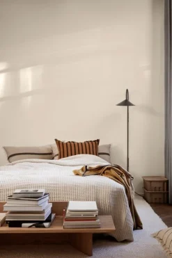 ferm LIVING Calm kudde, 40 x 90 cm, camel - svart