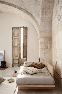 ferm LIVING Calm kudde, 40 x 90 cm, camel - svart