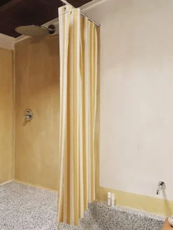 ferm LIVING Chambray duschdraperi, varm gul - pergament