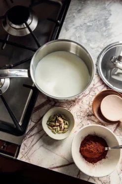 ferm LIVING Flow skål, liten, off - white speckle