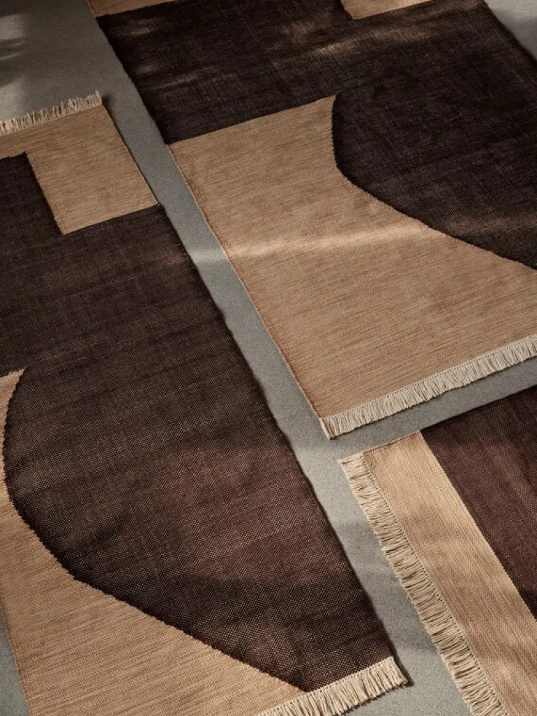 ferm LIVING Forene matta, 140 x 200 cm, mellanbrun - chokladbrun
