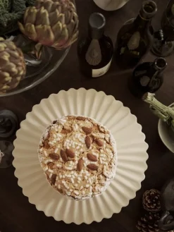 ferm LIVING Fountain tårtfat, 25 cm, off-white