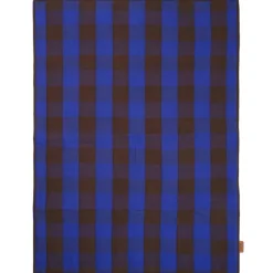 ferm LIVING Grand quiltad filt, brun - blå