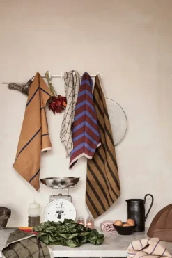 ferm LIVING Hale kökshandduk, grön - svart