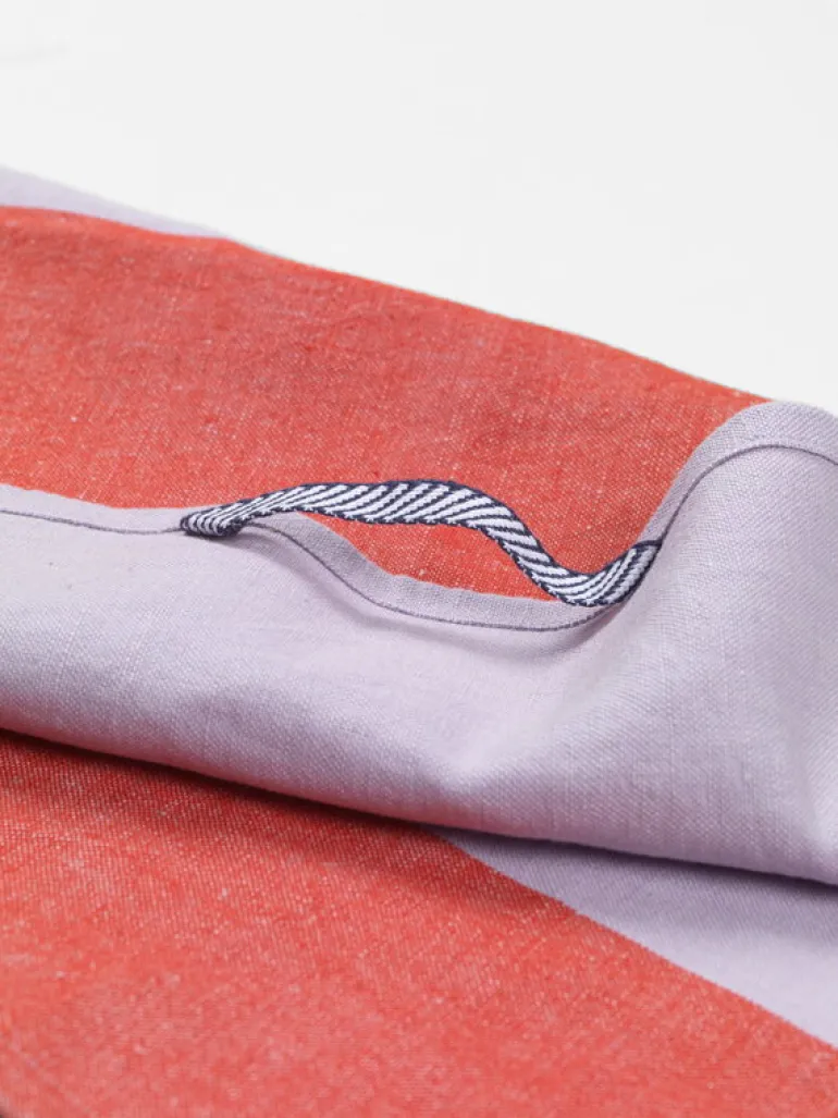 ferm LIVING Hale kökshandduk, röd - lila