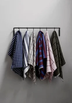 ferm LIVING Hale kökshandduk, sand - svart