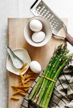 ferm LIVING Hale kökshandduk, sand - svart