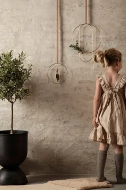 ferm LIVING Hourglass kruka, M, svart