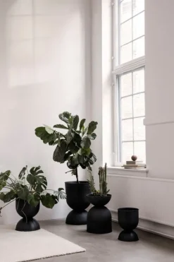 ferm LIVING Hourglass kruka, S, svart