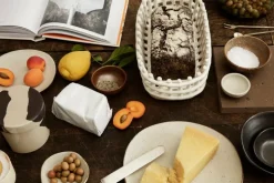 ferm LIVING Keramisk korg, oval, off white