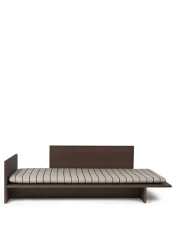 ferm LIVING Kona säng, mörkbetsad ek