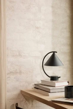 ferm LIVING Meridian bordslampa, svart