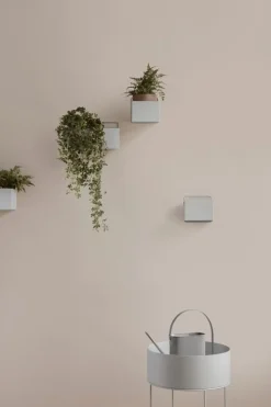 ferm LIVING Plant Box blomlåda, rund, ljusgrå