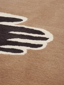 ferm LIVING Pose matta med tofsar, 200 x 300 cm, mörk kaffe - off-white