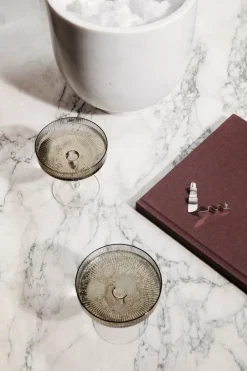 ferm LIVING Ripple champagneglas, 2 st , smoked grey