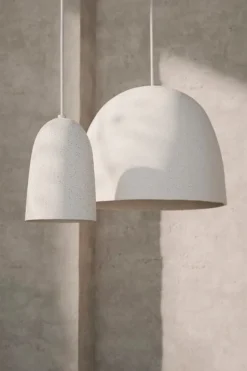 ferm LIVING Speckle taklampa, liten, off-white