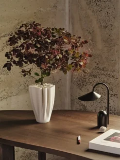 ferm LIVING Tarn skrivbord, mörk betsad bok